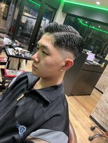 ムア(MUA) サイドパート フェードカット