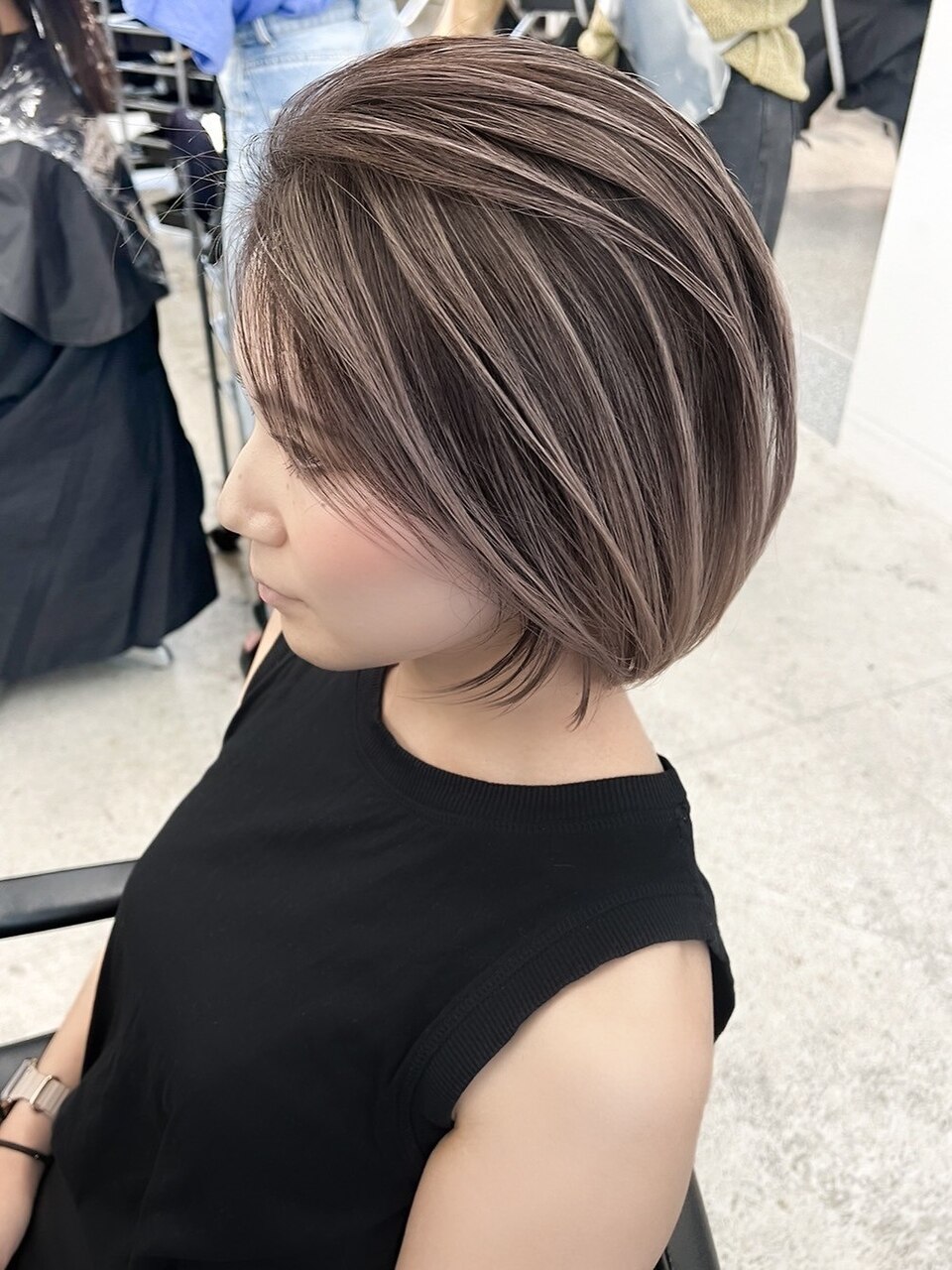 Lohen バイカラーカットオフショートジレ ショートボブグレージュハイライトレイヤーカット髪質改善