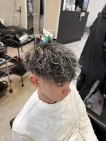 イーラ アメ村店(era) メンズパーマホワイトメッシュバロックパーマ