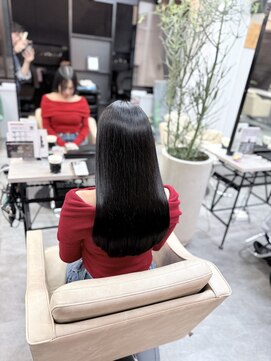 シシ 新宿(She 2.) 髪質改善/縮毛矯正/カラー/トリートメント/韓国/艶髪/艶感