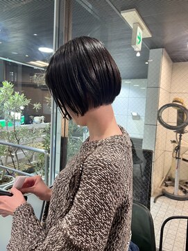 ヘアーアンドメイク ビス(HAIR&MAKE bis) ぱつっとショートボブ☆【多田華歌】