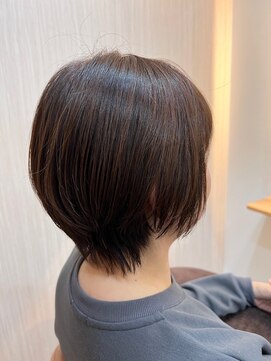 トランクゥイル(TranQuil) アッシュベージュカラーマニッシュ透明感レイヤーショートカット