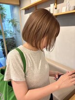 ペレ(pele)&nbsp;ベージュカラーミルクティーカラーケアブリーチ内巻きボブ