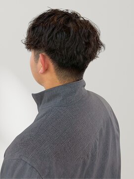 ヘアーメイク グロー(hair make grow) ニュアンスパーマ 束感 ツーブロック 20代 波巻きパーマ 30代