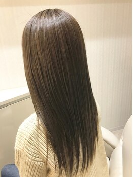 リエートルーチェヘアー(Lietoluce Hair)の写真/毛先まで柔らかい手触り、ツヤのある自然なストレートラインに。素直で毎朝のセットもスムーズな髪へ！