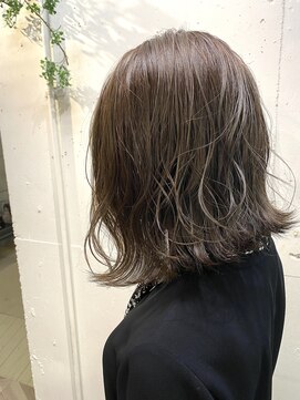 エル(EL by green) 《tomi》くすみグレージュ×ミディアムレイヤー