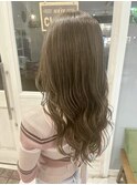 透明感アッシュグレージュカラー×愛されロング