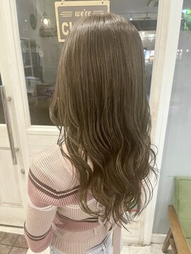 クオリア(Quaria) 透明感アッシュグレージュカラー×愛されロング