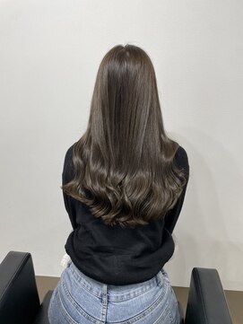 イオエ 岡本(ioe) 黒髪/グレーベージュ/レイヤーロング/前髪パーマ/艶髪/髪質改善