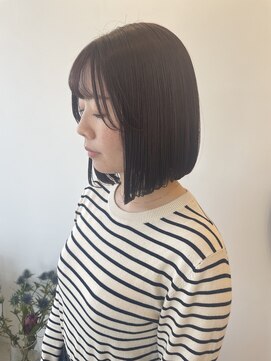 ニーナ(NI-NA) 前下がりボブ