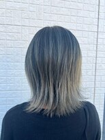 ゴデーレ(GODERE)&nbsp;アッシュホワイトバレイヤージュカラー ぱつっとレイヤーボブ