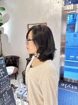 アクストスタイル(axt style) ふんわりレイヤーカット