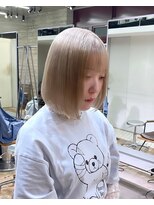 ブロンドカラーホワイトベージュハイトーンダブルカラーミニボブ