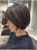 くびれショートボブ40代50代グレイカラー白髪ぼかしハイライト