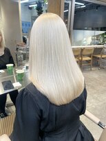 原宿ホワイトベージュハイトーンカラーブロンドブリーチリタッチ