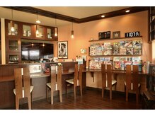 ヤング 本店(YOUNG)の雰囲気（待合カウンター）