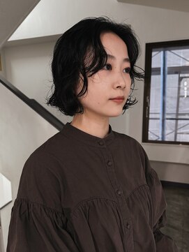 キルトプラスリム(Qilt+LIM) ミニボブと、センターパートと、パーマと。