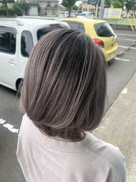 ヘアーデザインサロン スワッグ(Hair design salon SWAG) white silver×shadow roots