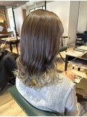 オリーブベージュ