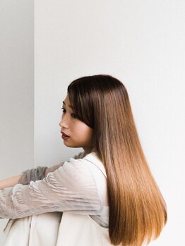 ウタ(uta)の写真/utaがもっとも得意とする高水準の縮毛矯正テクニック。自然なストレートを体感する。 