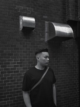 カムレイドフォーライフ(COMRADE 4 LIFE) 7:3 サイドパート　スキンフェード　担当松尾