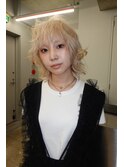 ホワイトブロンドウルフミディアム