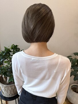 ゼンドット キョウト(Zen. kyoto) 大人ボブ。アッシュベージュ