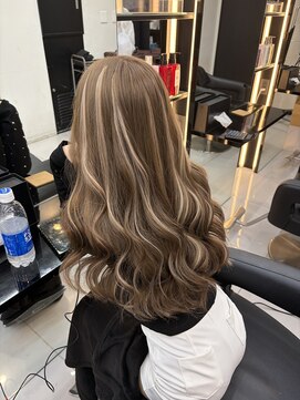 アネラ 大宮(Anela) ミルクティーベージュ×ホワイトハイライト♪