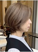 表参道白髪ぼかしハイライトウルフショートヘアグレージュ40代