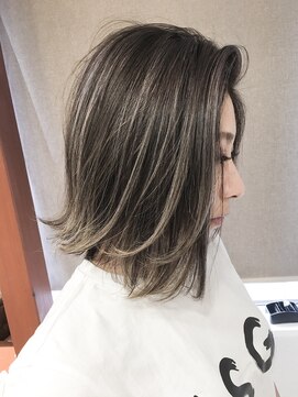 オリ(‘Oli) 切りっぱなしボブ＿プラチナベージュ