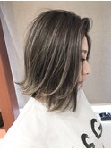 切りっぱなしボブ_プラチナベージュ