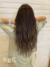 ヘアーレック(Hair REC) 透明感MAXグレージュカラー×波巻きウェーブロングスタイル