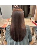 扱いやすさとツヤ感、どちらも叶える新感覚ストレート。