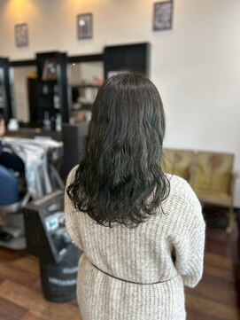 ヘアーワークス ボナ ウニクス店(HAIR WORKS bona) ウェーブ×くすみカラー　大人の色気漂ウェーブロング/アッシュ