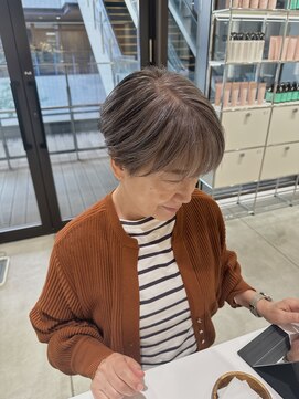 ステアケース 武蔵小杉店(stair:case) 白髪の多い方の白髪ぼかし　ハイライトローライト　大人ショート