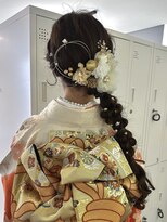 ヨム(YOMU)&nbsp;サイドポニーの編みおろし