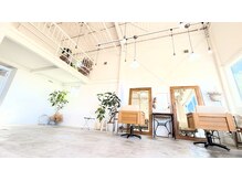 ラクサ ヘア ワークス(LAXA HAIR WORKS)の雰囲気(1F美容室2Fリラクゼーションサロンになってます♪)