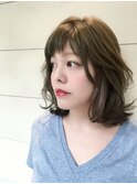 カーキグレージュ×レイヤーボブ
