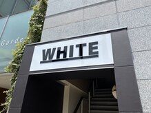 アンダーバーホワイト 芦屋店(_WHITE)の雰囲気（2号線に目立つ看板です♪）