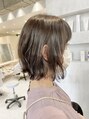 リコ(Lico)&nbsp;ボブベースに表面のみレイヤーを入れた外ハネボブスタイル。　