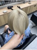 イメチェン/ホワイトブロンド/外ハネボブ/美髪/渋谷