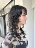 レイヤーロングウルフパーマ顔まわりカットブルーブラック