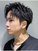 爽やかアップバングツーブロックソフトツイストフェザーショート