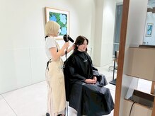 ブロードライと仕上げチェック丁寧なブローで質感とフォルムを整えますブリーチ/ブリーチなしダブルカラー/