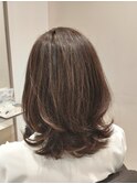 大人のミディアムレイヤーカットスタイル
