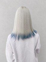 ミー 新宿(MII)&nbsp;ペールホワイト×ブルー/ブリーチ3~4/髪質改善/ダブルカラー新宿