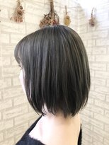 ダークシルバーグレージュ