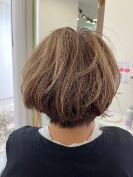 サボ(SAVO) 白髪を楽しむカラー