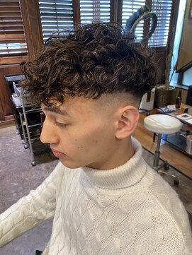 リットジェンツ 千葉(Lit Gents) スペインカール×フェード【YUSUKE】