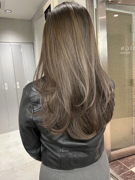 サイン 表参道(SIGN) レイヤーカットグレージュカラーデザインカラーシルキーベージュ